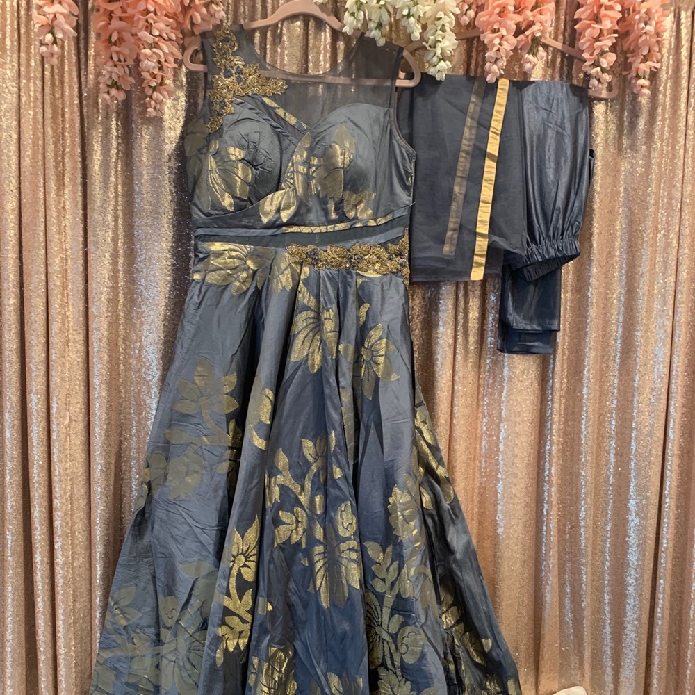 Long dress (Indian)